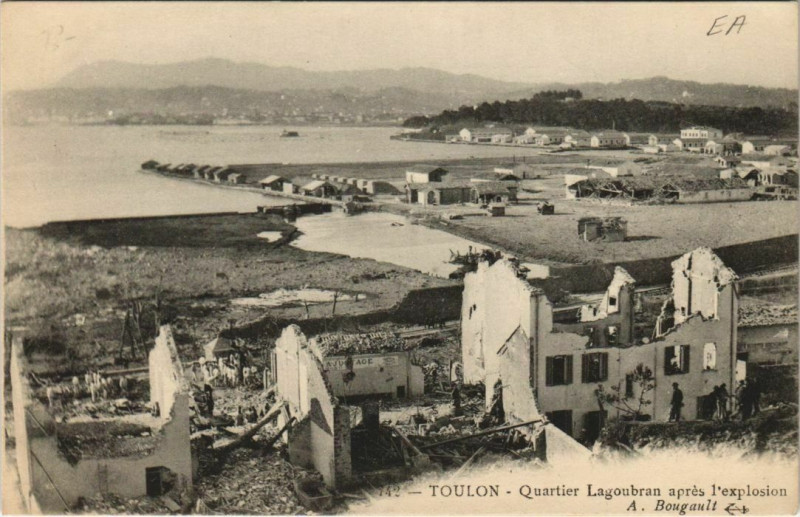 Carte postale ancienne Toulon Quartier Lagoubran apres l'esxplosion France à Toulon
