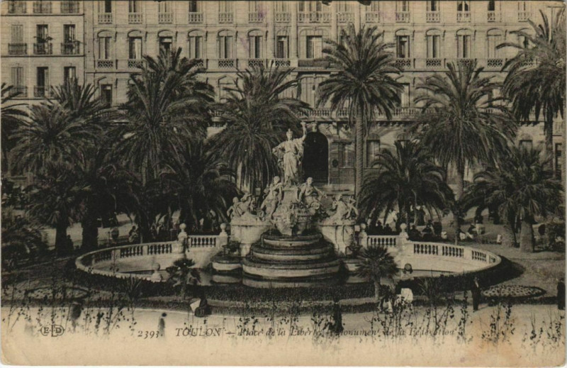 Carte postale ancienne Toulon Place de la Liberte ,Monument de la Federation France à Toulon