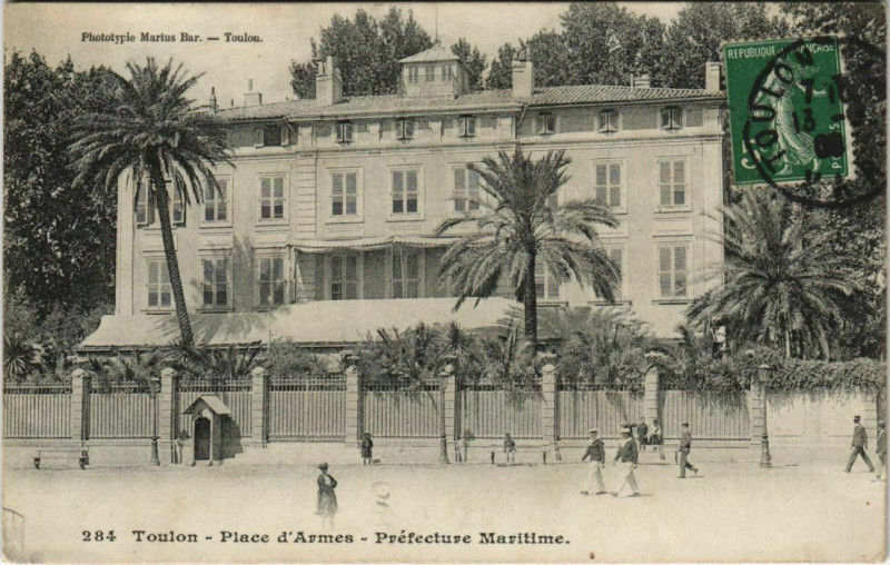 Carte postale ancienne Toulon Place d'Armes ,Prefecture Maritime France à Toulon