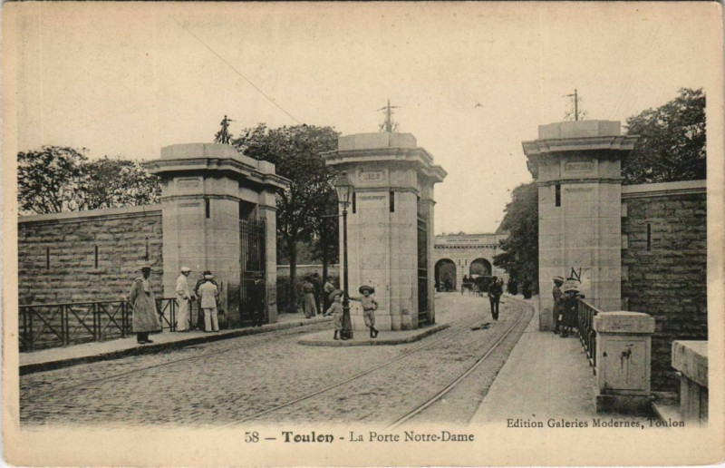 Carte postale ancienne Toulon La Porte Notre Dame France à Toulon