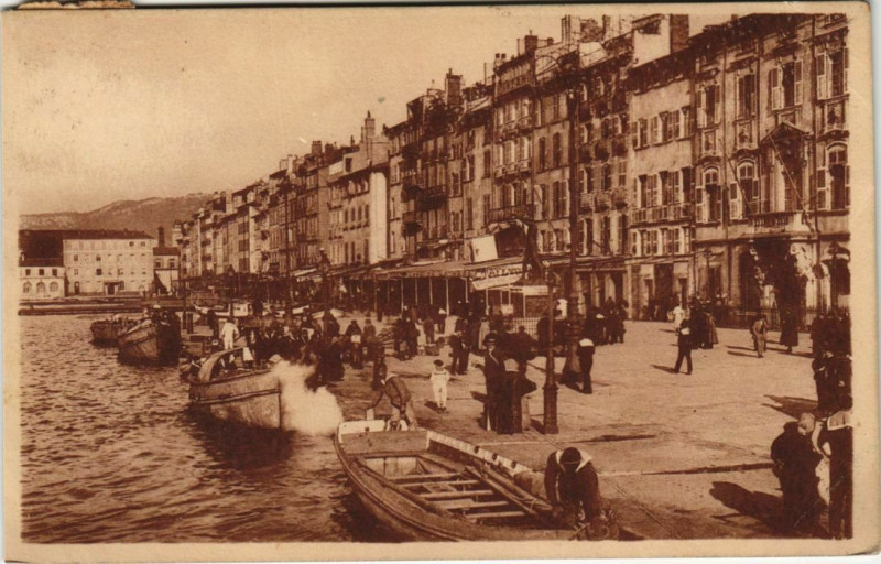 Carte postale ancienne Toulon Le Carre du Port France à Toulon