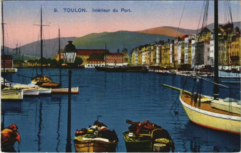 Carte postale ancienne Toulon Interieur du Port France à Toulon