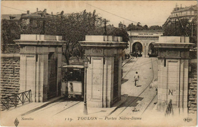 Carte postale ancienne Toulon Portes Notre Dame France à Toulon