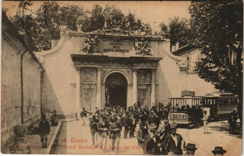 Carte postale ancienne Toulon La Porte principale de l'Arsenal Maritime France à Toulon