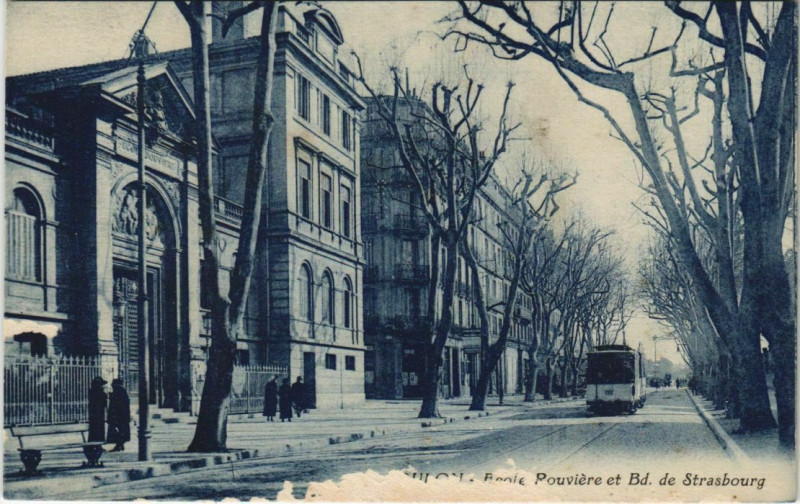 Carte postale ancienne Toulon Ecole Rouviere et Bd. De Strasbourg France à Toulon