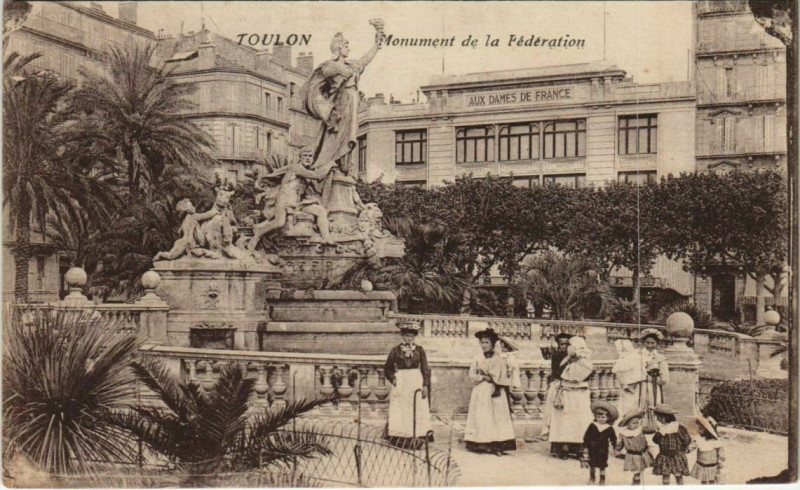 Carte postale ancienne Toulon Monument de la Federation France à Toulon