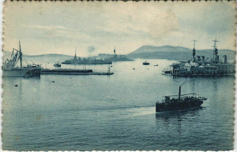 Carte postale ancienne Toulon Entree du Port France à Toulon