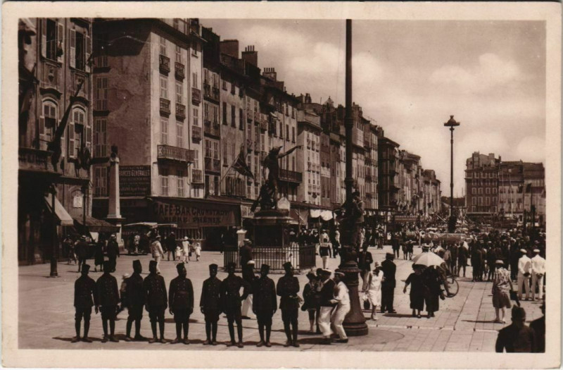 Carte postale ancienne Toulon Le Carre du Port France à Toulon