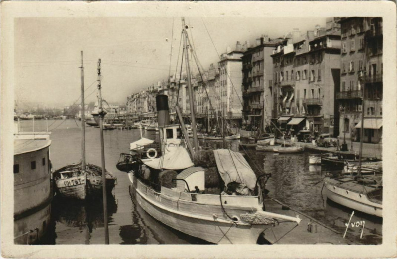 Carte postale ancienne Toulon vue d'ensemble du Port France à Toulon