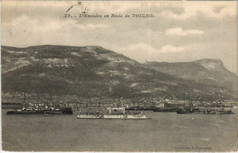 Carte postale ancienne Toulon Escadre en Rade France à Toulon