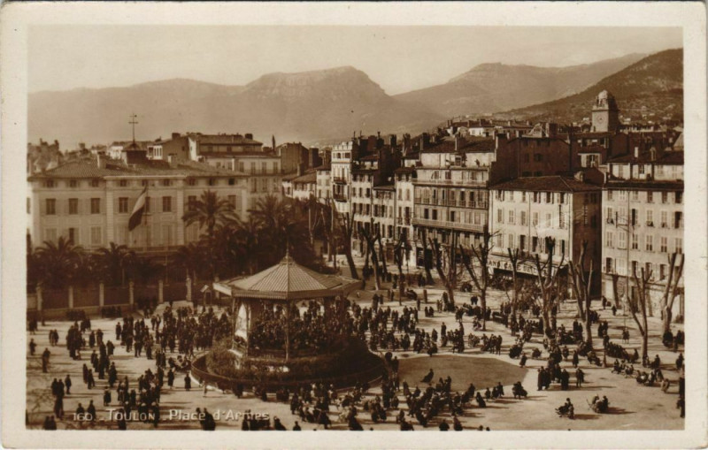 Carte postale ancienne Toulon Place d'Armes France à Toulon