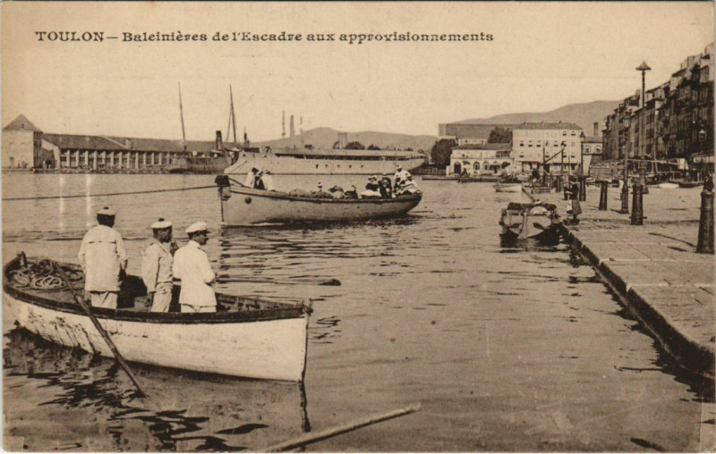 Carte postale ancienne Toulon Baleinieres de l'Escadre aux approvisionnements France à Toulon