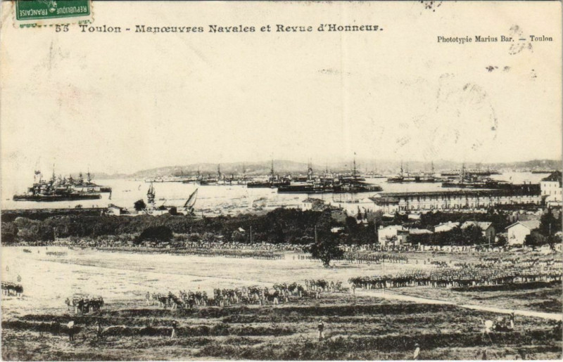 Carte postale ancienne Toulon Manoeuvres Navales et Revue d'Honneur France à Toulon