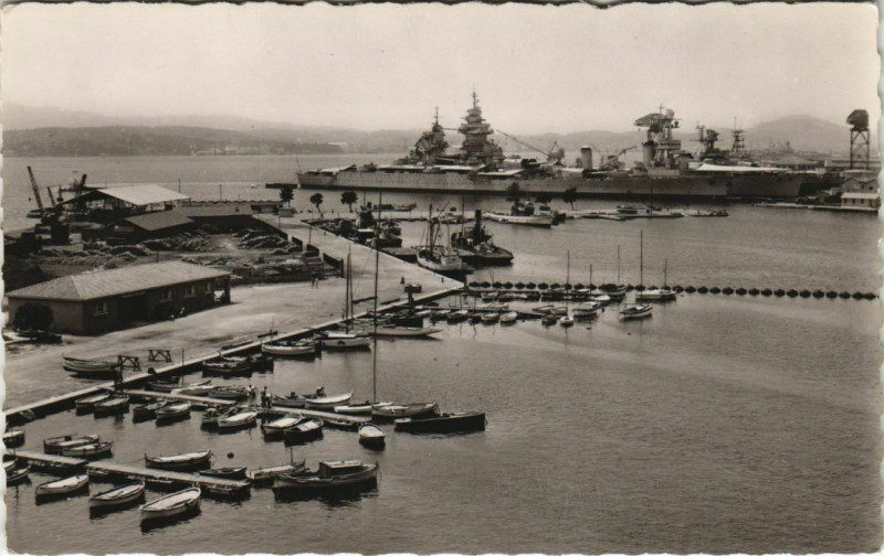 Carte postale ancienne Toulon Le port marchand France à Toulon