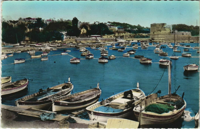 Carte postale ancienne Toulon Le port du Mourillon France à Toulon