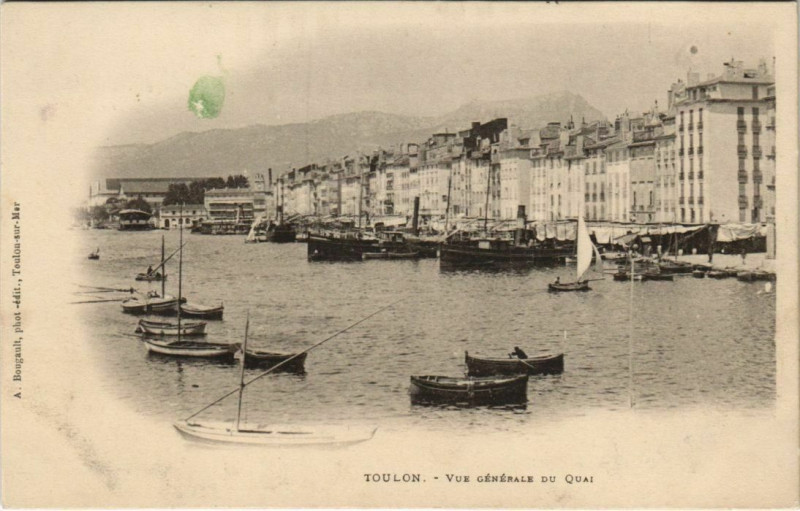 Carte postale ancienne Toulon vue generale du Quai France à Toulon