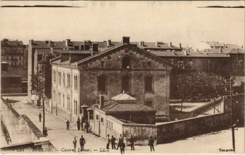 Carte postale ancienne Toulon Caserne Lamer France à Toulon