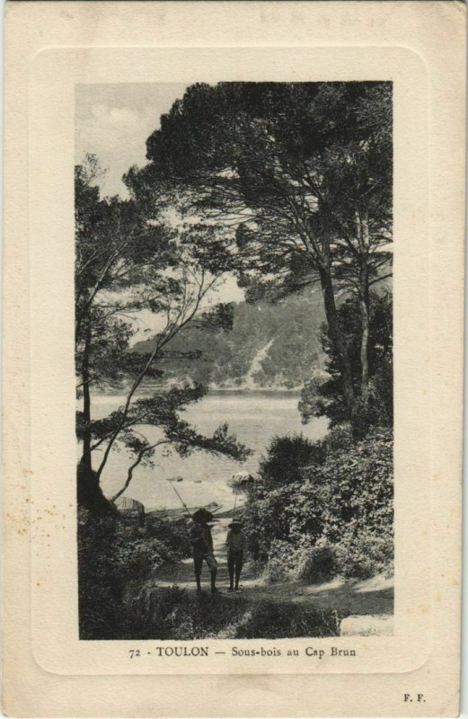 Carte postale ancienne Toulon Sous Bois au Cap Brun France à Toulon
