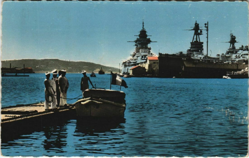 Carte postale ancienne Toulon Le Port militaire France à Toulon