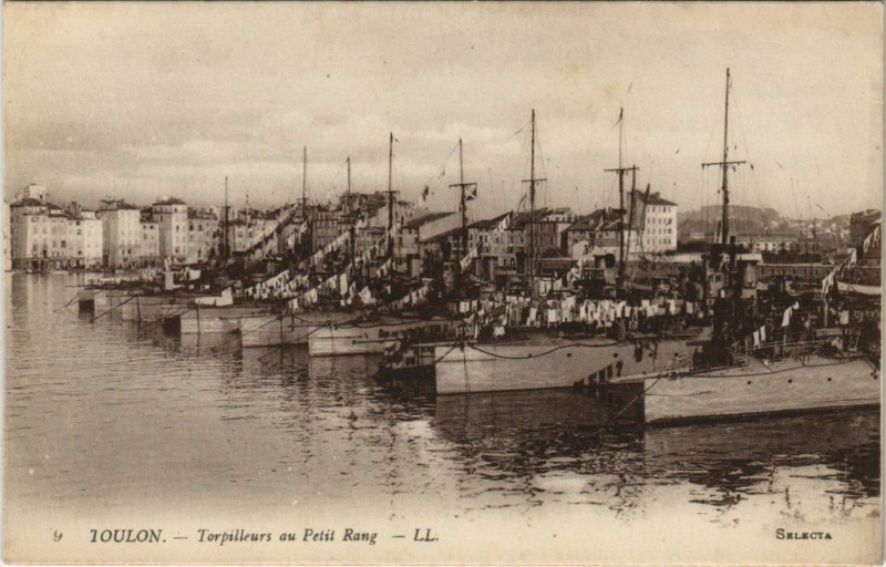 Carte postale ancienne Toulon Torpilleurs au Petit Rang France à Toulon