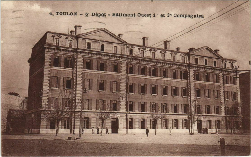 Carte postale ancienne Toulon 5 Depot-Batiment Ouest 1 et 2 Compagnies France à Toulon