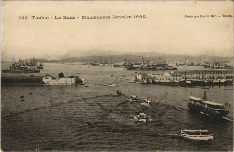 Carte postale ancienne Toulon La Rade ,Manoeuvres Navales 1906 France à Toulon