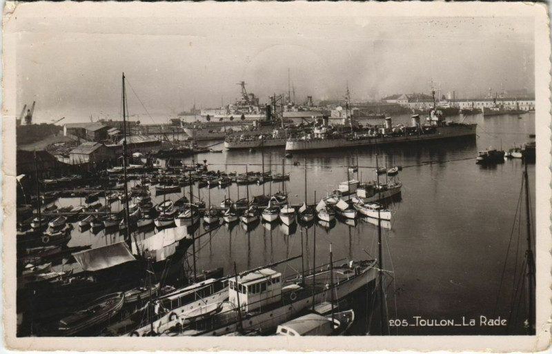Carte postale ancienne Toulon La Rade France à Toulon