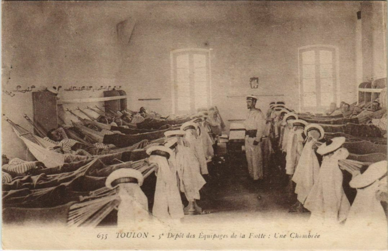 Carte postale ancienne Toulon 5e Depot des Equipages de la Flotte France à Toulon