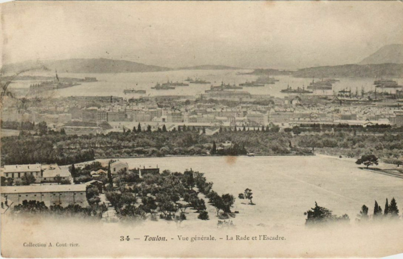 Carte postale ancienne Toulon vue generale ,La Rade et l'EScadre France à Toulon