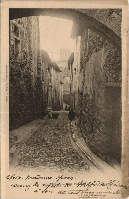 Carte postale ancienne Hyeres Rue Paradis à Hyères