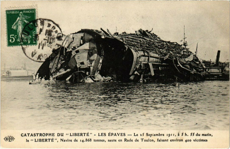 Carte postale ancienne Catastrophe - Catastrophe du Liberté - Les Epaves