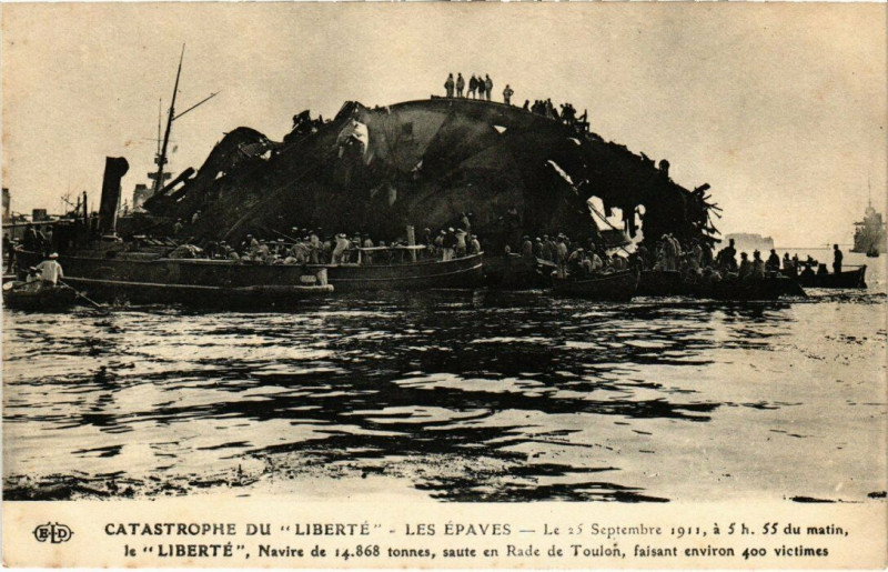 Carte postale ancienne Catastrophe - Catastrophe du Liberté - Les Epaves