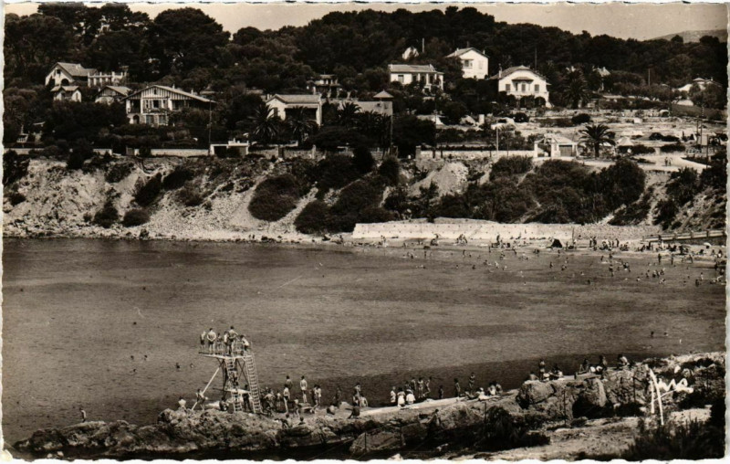 Carte postale ancienne Sanary-sur-Mer - Plage de Port-Issol à Sanary-sur-Mer