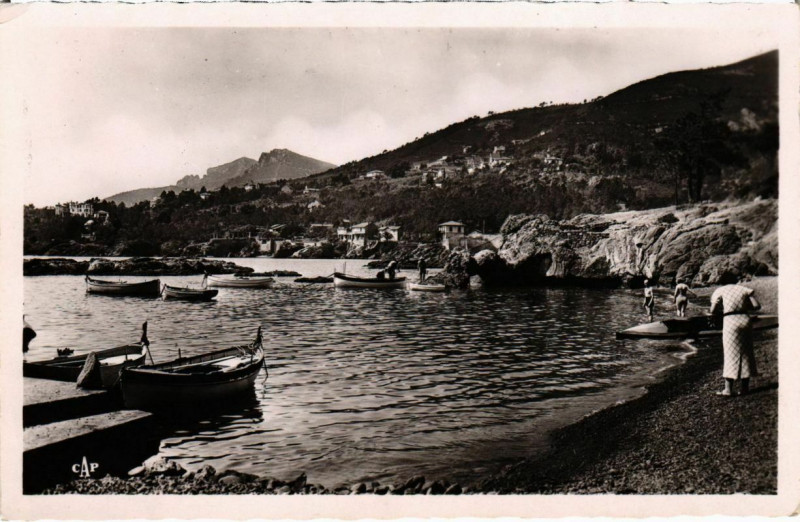 Carte postale ancienne Corniche d'Or - L'Esterel - La Plage du Trayas