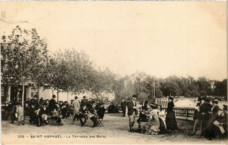 Carte postale ancienne Saint-Raphael - La Terrasse des Bains à Saint-Raphaël