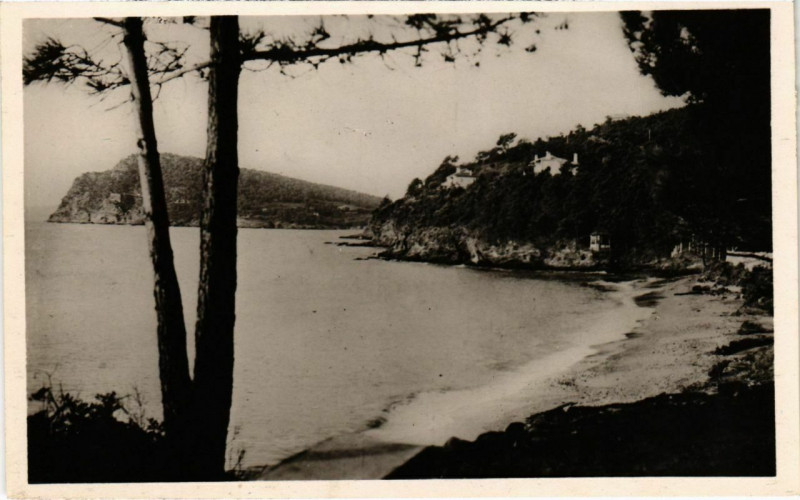 Carte postale ancienne Le Lavandou - Plage du Debarquement au Lavandou
