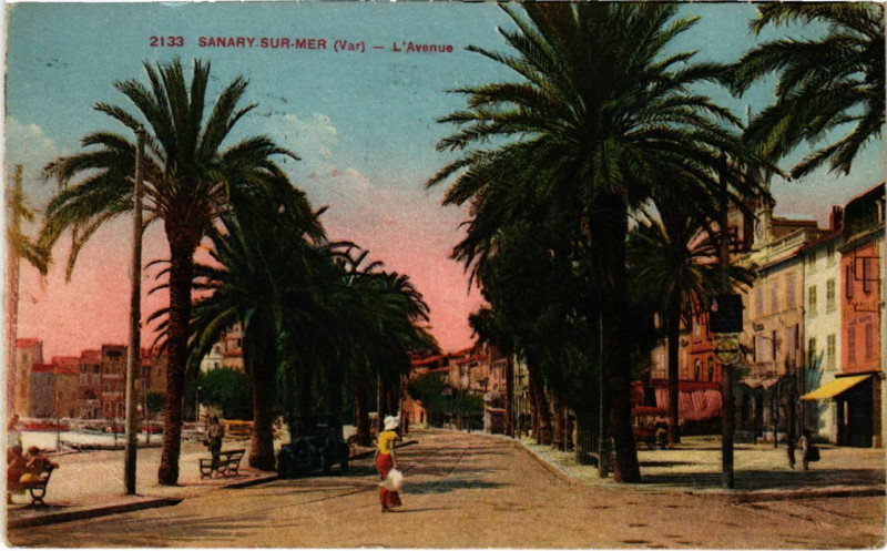 Carte postale ancienne Sanary-sur-Mer - L'Avenue à Sanary-sur-Mer