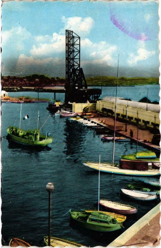 Carte postale ancienne La Seyne-sur-Mer - Un coin du Port et le Chantiers à La Seyne-sur-Mer