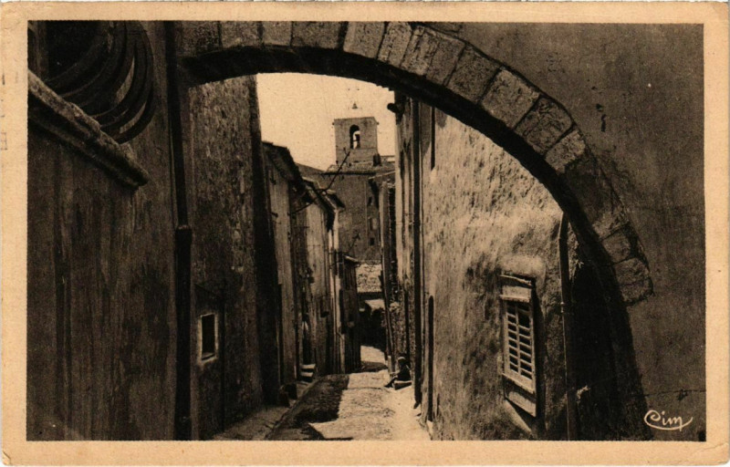Carte postale ancienne Hyeres-les-Palmiers - Vieille Rue et l'Eglise St-Paul à Hyères