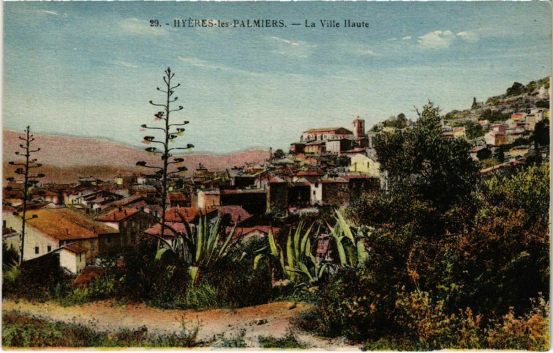 Carte postale ancienne Hyeres-les-Palmiers - La Ville Haute à Hyères