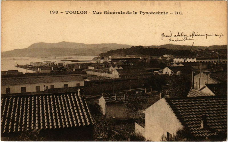 Carte postale ancienne Toulon - Vue générale de la Pyrotechnie à Toulon