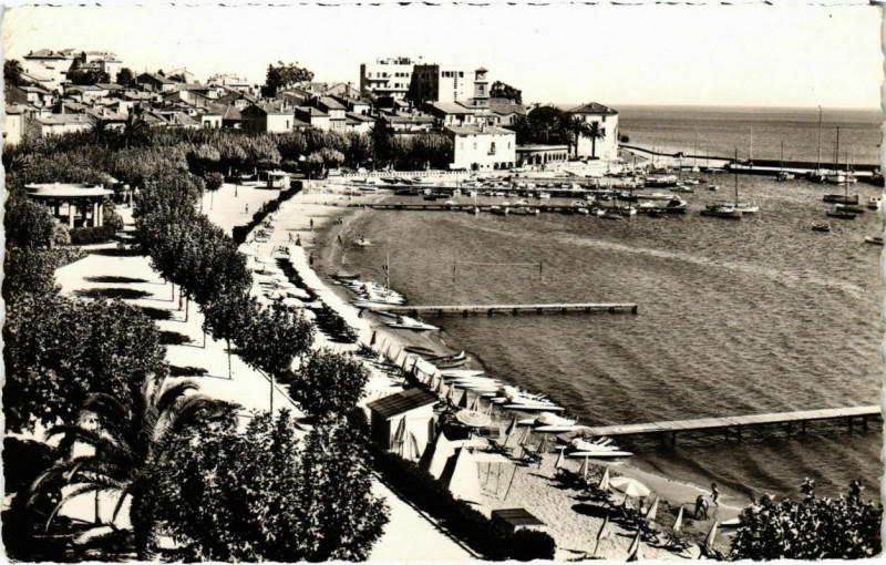 Carte postale ancienne Sainte-Maxime-sur-Mer - La Plage à Sainte-Maxime