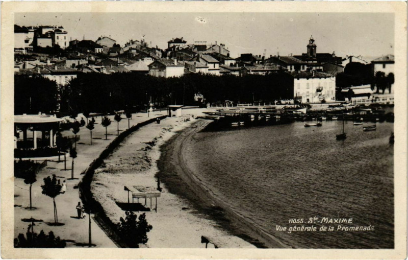 Carte postale ancienne Sainte-Maxime - Vue générale de la Promenade à Sainte-Maxime