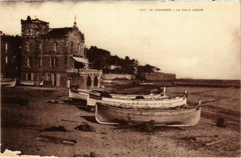 Carte postale ancienne Le Lavandou - La Villa Louise au Lavandou