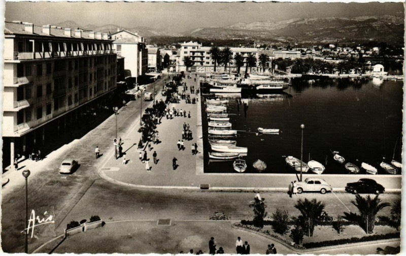 Carte postale ancienne La Seyne-sur-Mer - Le Port à La Seyne-sur-Mer