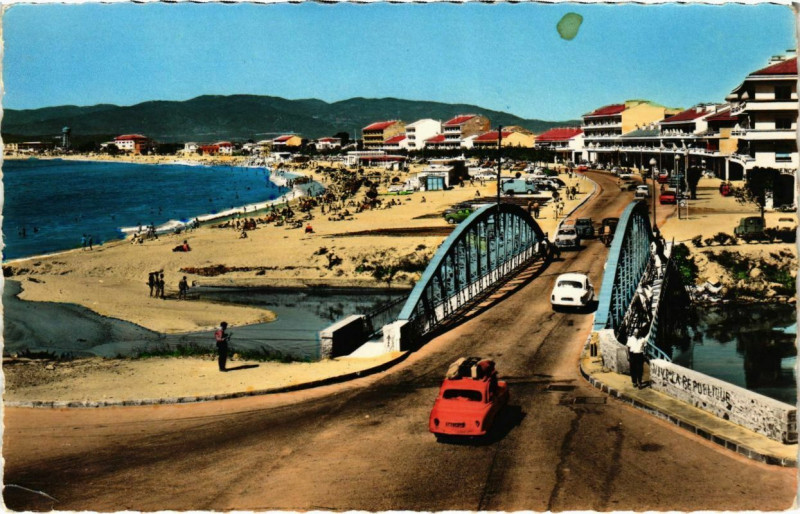 Carte postale ancienne Frejus - Boulevard de la Liberation à Fréjus