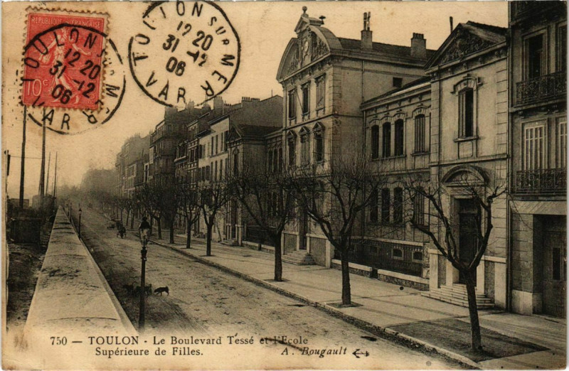 Carte postale ancienne Toulon - Boulevard Tesse et l'Ecole à Toulon
