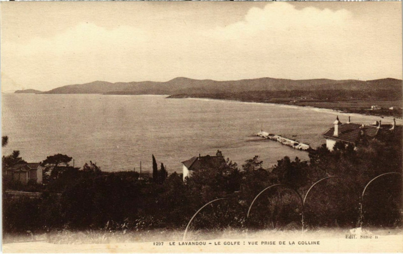 Carte postale ancienne Le Lavandou - Le Golfe au Lavandou