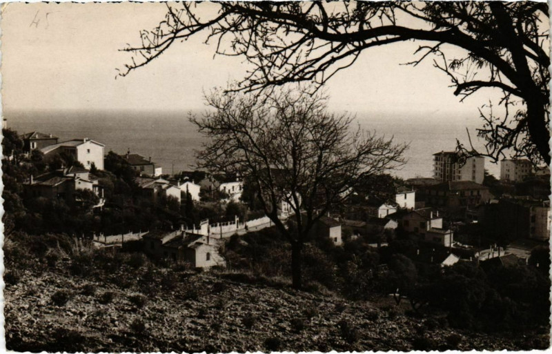Carte postale ancienne Le Lavandou - Corniche des Maures au Lavandou