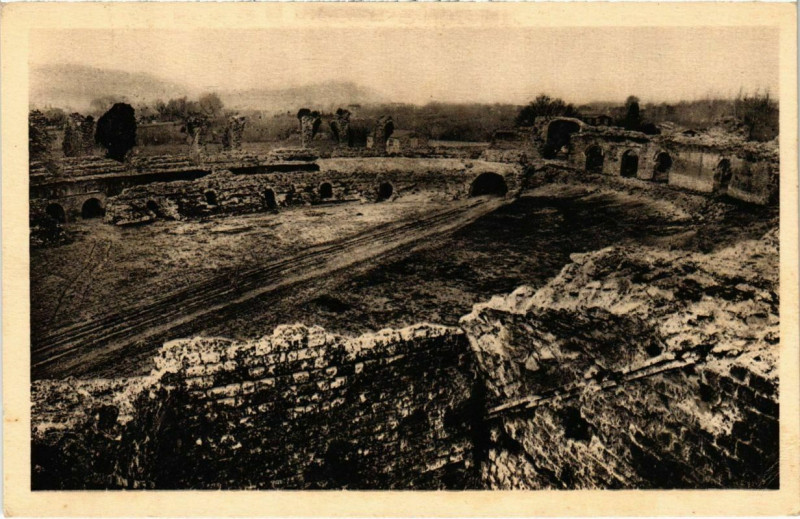 Carte postale ancienne Frejus - Les Arenes à Fréjus